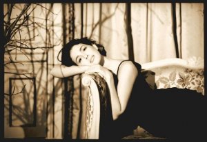 woman-waiting-2